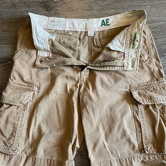 American Eagle Cargo shorts Size 32 tan - Picture 2 of 4